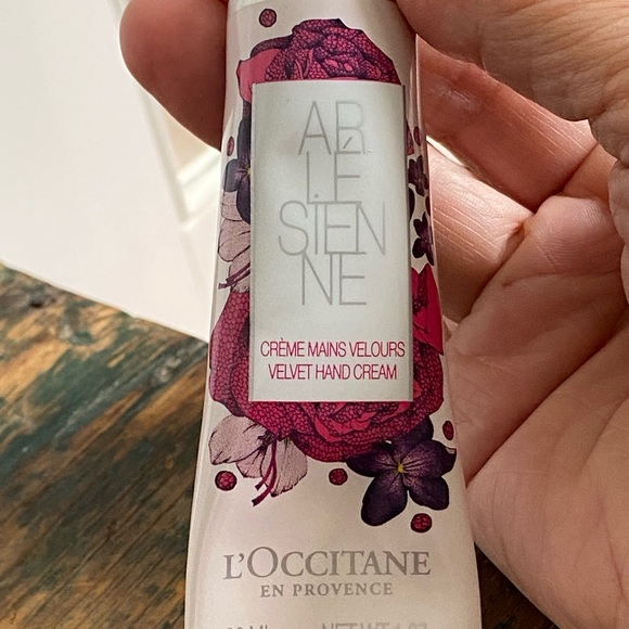 Various Skin Care Products. Clarins, Shishedo, L’Occitane - Picture 7 of 14